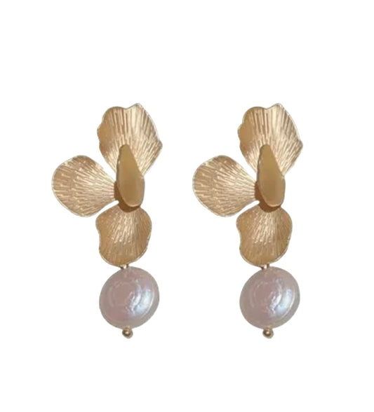 The Chiara Pearl Earrings